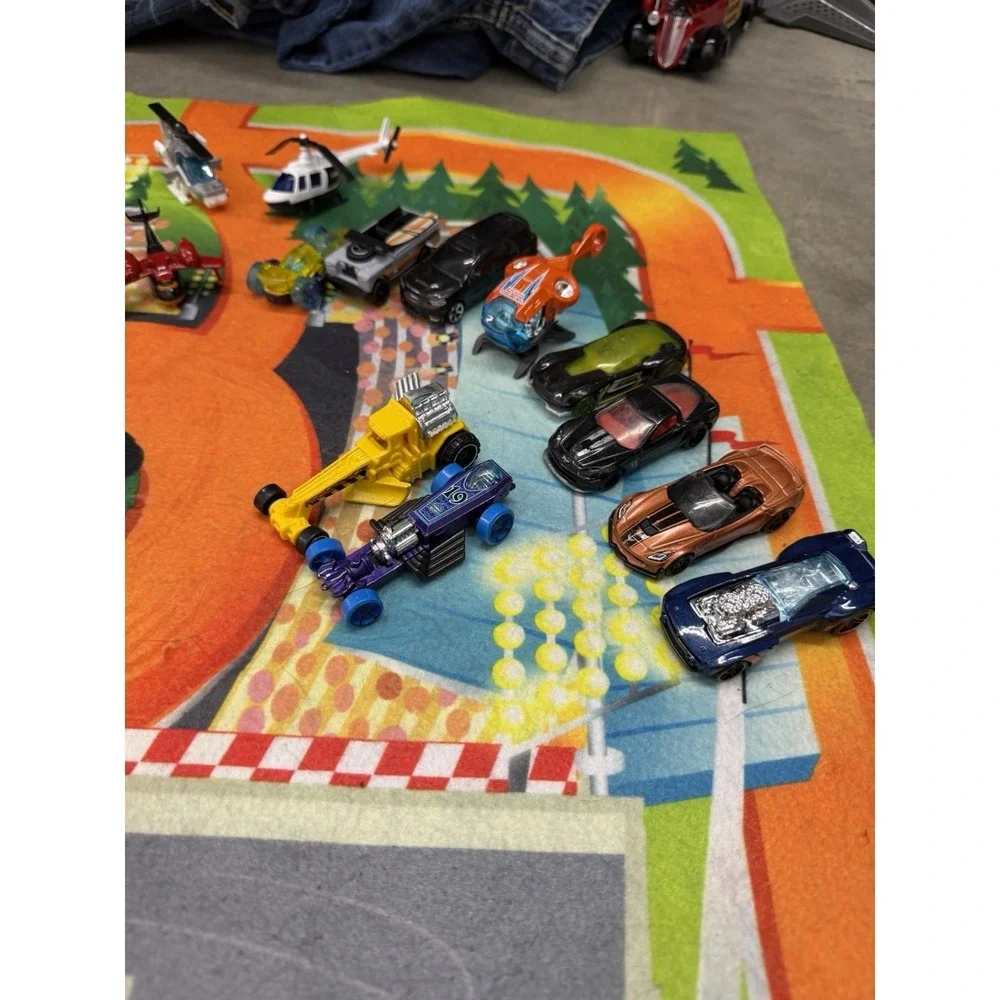 Hot Wheels Car Lot w Play Mat‎ Track Diecast Cars Mixed Lot Kids Toy Bundle